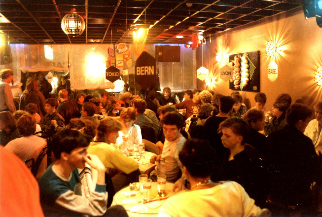 Cafe-Black_Damals_1984-3-1030x698 Cafe-Black_Damals_1984-3-1030x698
